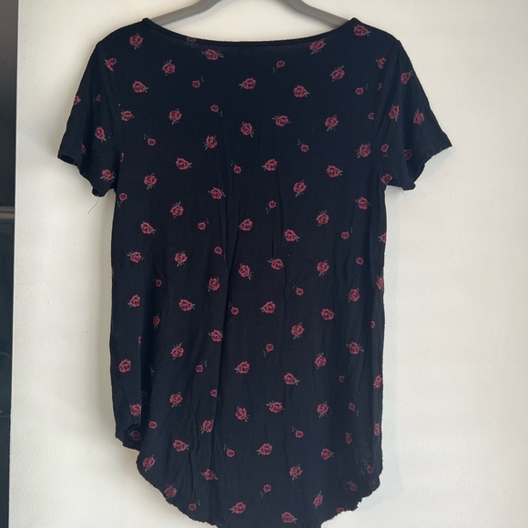 Hollister must have easy tee roses xs - Picture 2 of 3